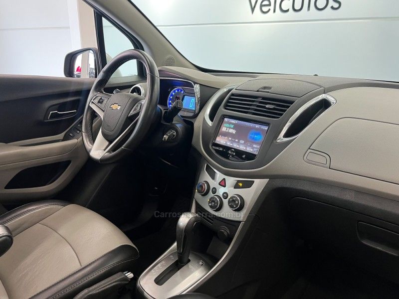 CHEVROLET TRACKER 1.8 MPFI LTZ 4X2 16V 2014/2015 ÓTIMA CAR FLORES DA CUNHA / Carros no Vale