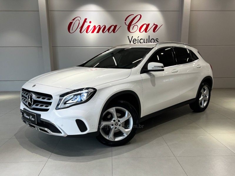 MERCEDES-BENZ GLA 200 1.6 CGI ADVANCE 16V TURBO 2018/2018 ÓTIMA CAR FLORES DA CUNHA / Carros no Vale