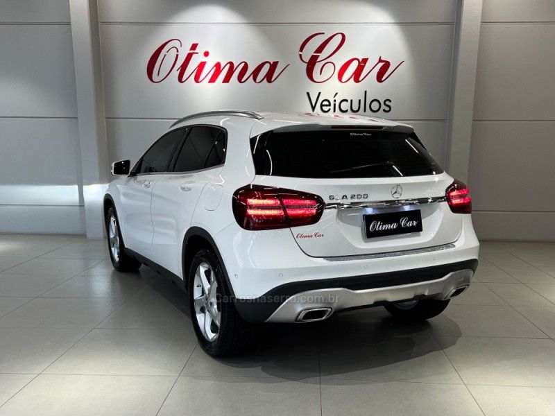 MERCEDES-BENZ GLA 200 1.6 CGI ADVANCE 16V TURBO 2018/2018 ÓTIMA CAR FLORES DA CUNHA / Carros no Vale