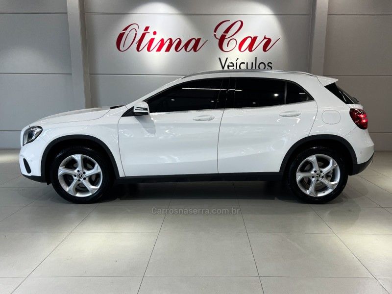 MERCEDES-BENZ GLA 200 1.6 CGI ADVANCE 16V TURBO 2018/2018 ÓTIMA CAR FLORES DA CUNHA / Carros no Vale