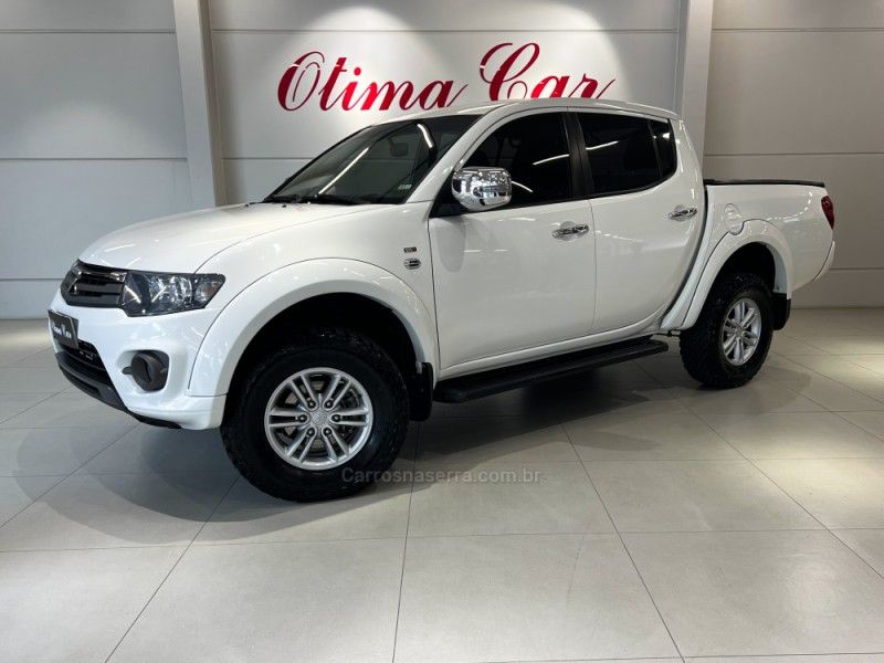 MITSUBISHI L200 TRITON 3.2 HPE 4X4 CD 16V TURBO INTERCOOLER 2015/2015 ÓTIMA CAR FLORES DA CUNHA / Carros no Vale