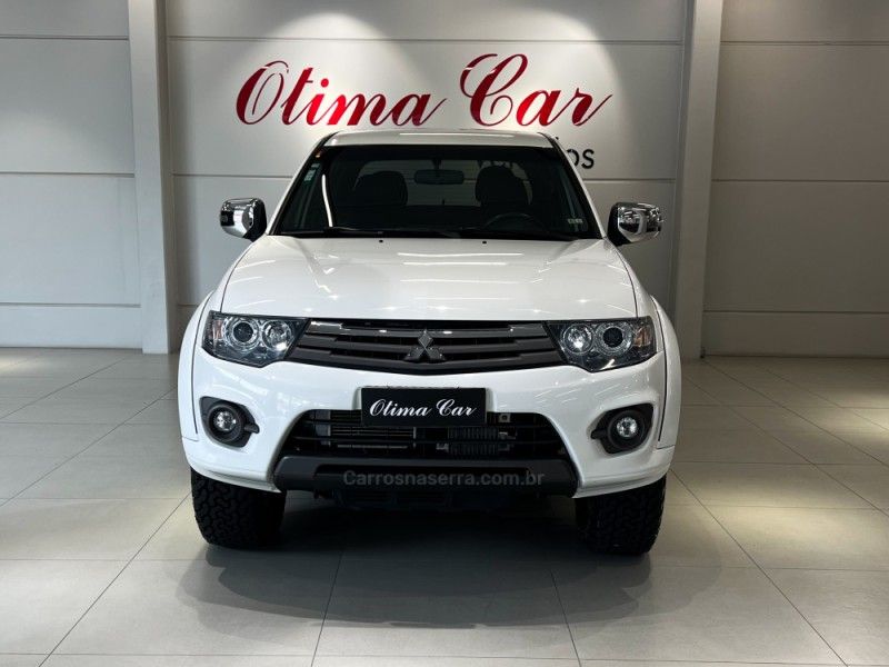 MITSUBISHI L200 TRITON 3.2 HPE 4X4 CD 16V TURBO INTERCOOLER 2015/2015 ÓTIMA CAR FLORES DA CUNHA / Carros no Vale