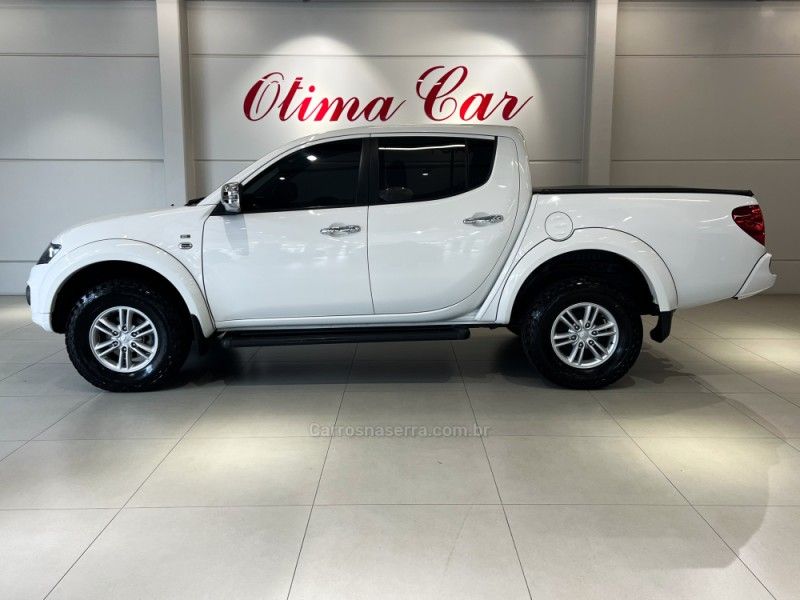 MITSUBISHI L200 TRITON 3.2 HPE 4X4 CD 16V TURBO INTERCOOLER 2015/2015 ÓTIMA CAR FLORES DA CUNHA / Carros no Vale