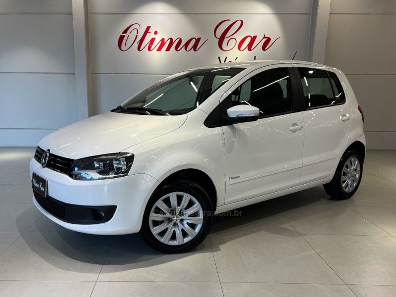 VOLKSWAGEN FOX 1.6 MI ITREND 8V 2012/2013 ÓTIMA CAR FLORES DA CUNHA / Carros no Vale