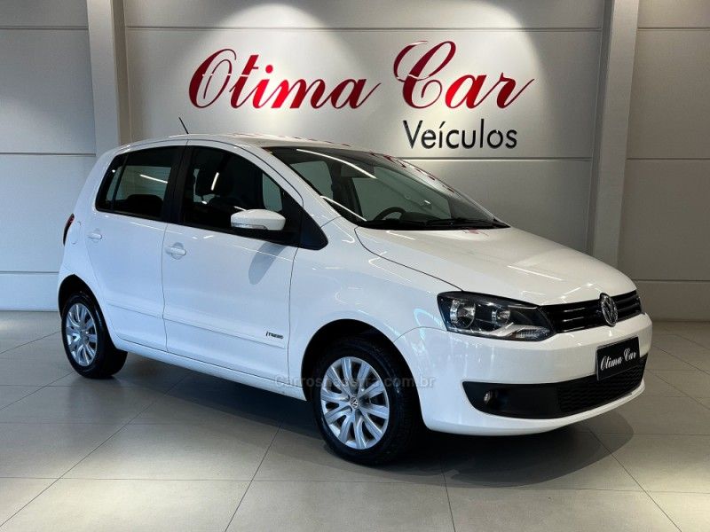 VOLKSWAGEN FOX 1.6 MI ITREND 8V 2012/2013 ÓTIMA CAR FLORES DA CUNHA / Carros no Vale