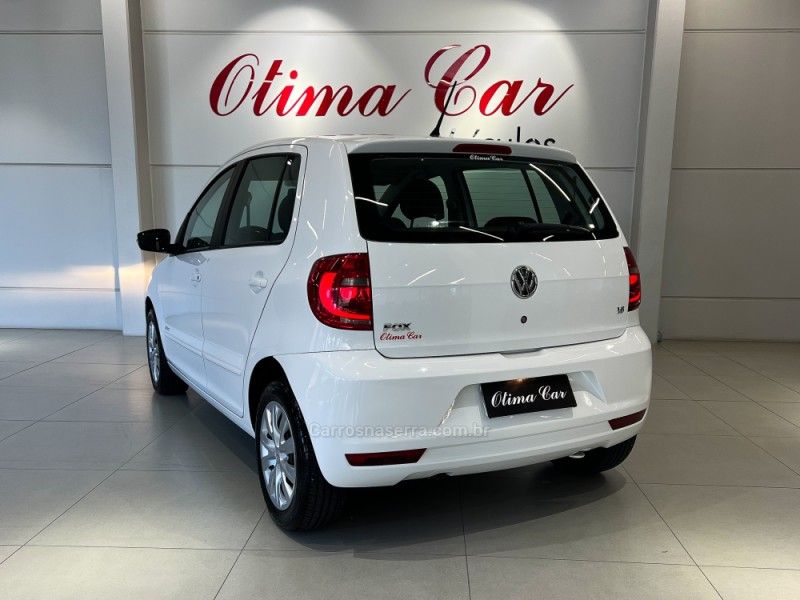 VOLKSWAGEN FOX 1.6 MI ITREND 8V 2012/2013 ÓTIMA CAR FLORES DA CUNHA / Carros no Vale