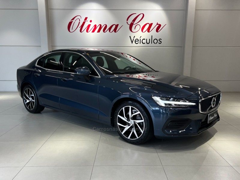 VOLVO S60 2.0 T4 MOMENTUM 2019/2020 ÓTIMA CAR FLORES DA CUNHA / Carros no Vale