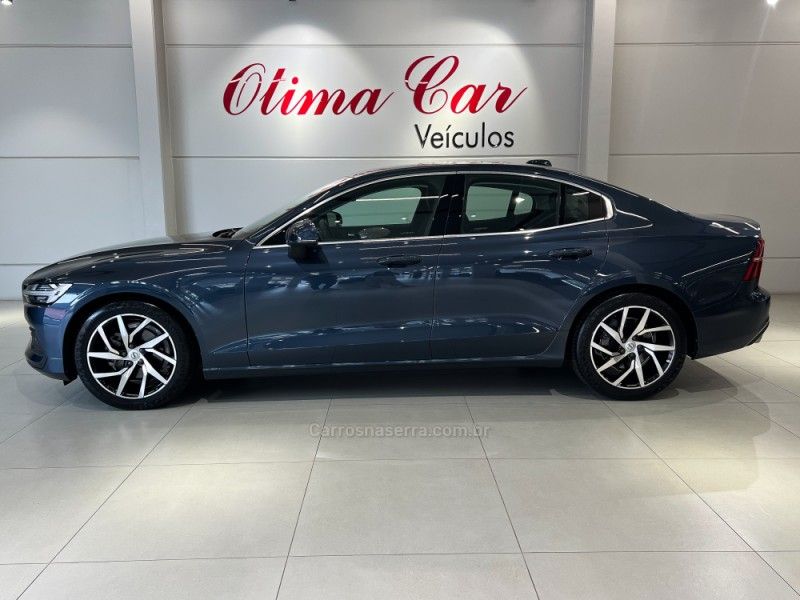 VOLVO S60 2.0 T4 MOMENTUM 2019/2020 ÓTIMA CAR FLORES DA CUNHA / Carros no Vale