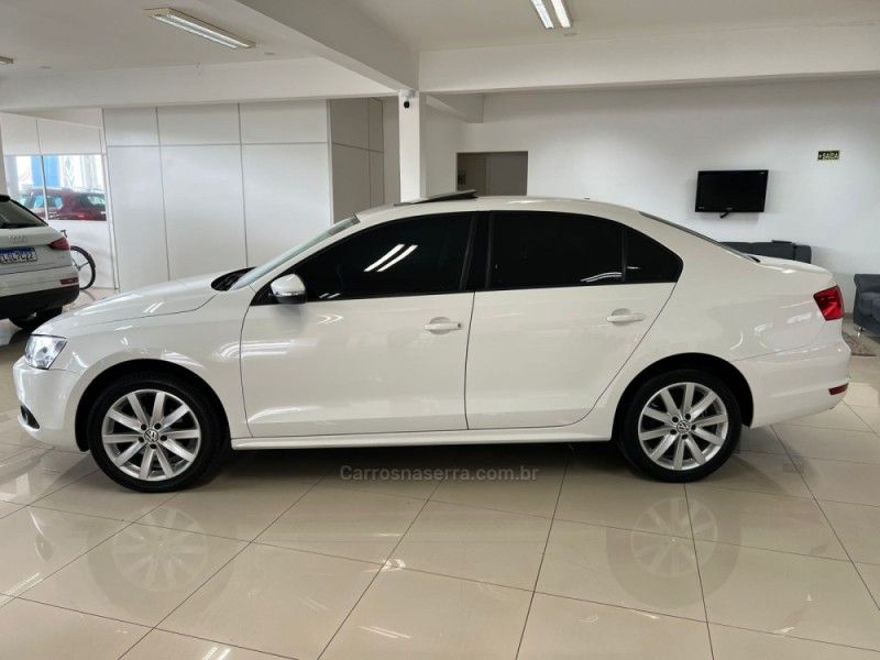 VOLKSWAGEN JETTA 2.0 COMFORTLINE TIPTRONIC 2013/2014 CIMIRRO AUTOMÓVEIS TAQUARA / Carros no Vale