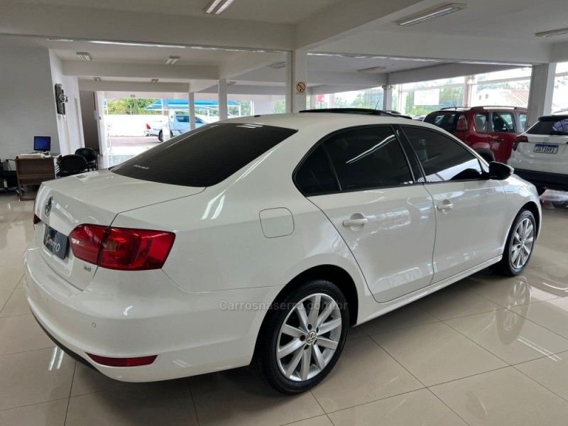 VOLKSWAGEN JETTA 2.0 COMFORTLINE TIPTRONIC 2013/2014 CIMIRRO AUTOMÓVEIS TAQUARA / Carros no Vale