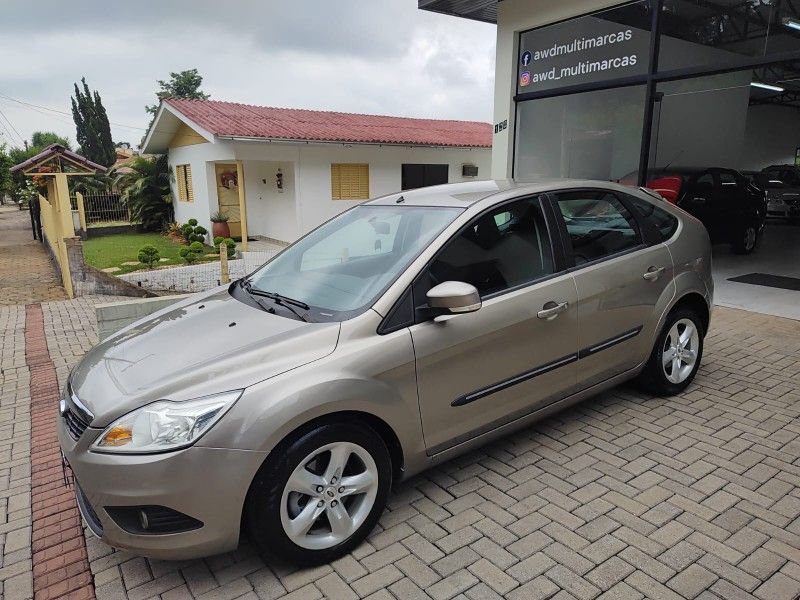 FORD FOCUS 2.0 FC 16V 2009/2009 AWD MULTIMARCAS LAJEADO / Carros no Vale