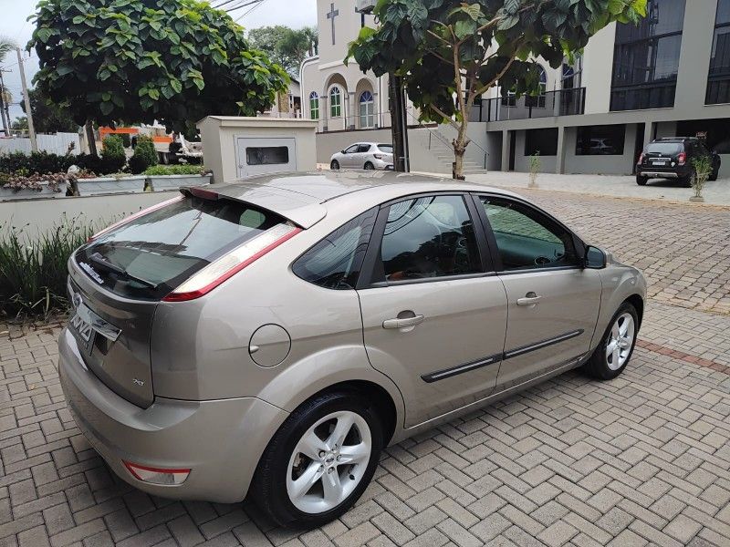 FORD FOCUS 2.0 FC 16V 2009/2009 AWD MULTIMARCAS LAJEADO / Carros no Vale