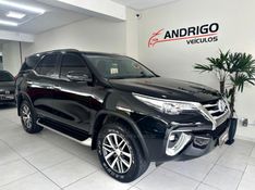 TOYOTA HILUX SW4 2.8 SRX 4X4 7 LUGARES 16V TURBO INTERCOOLER 2020/2020 ANDRIGO VEÍCULOS CAXIAS DO SUL / Carros no Vale