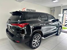 TOYOTA HILUX SW4 2.8 SRX 4X4 7 LUGARES 16V TURBO INTERCOOLER 2020/2020 ANDRIGO VEÍCULOS CAXIAS DO SUL / Carros no Vale