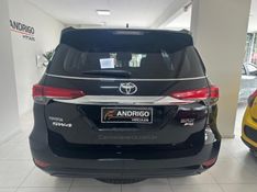 TOYOTA HILUX SW4 2.8 SRX 4X4 7 LUGARES 16V TURBO INTERCOOLER 2020/2020 ANDRIGO VEÍCULOS CAXIAS DO SUL / Carros no Vale