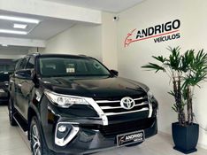 TOYOTA HILUX SW4 2.8 SRX 4X4 7 LUGARES 16V TURBO INTERCOOLER 2020/2020 ANDRIGO VEÍCULOS CAXIAS DO SUL / Carros no Vale