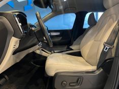 Volvo XC40 T-4 MOMENTUM 2.0 190cv FWD 2020/2020 CONCEPT MOTORS PASSO FUNDO / Carros no Vale