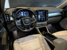 Volvo XC40 T-4 MOMENTUM 2.0 190cv FWD 2020/2020 CONCEPT MOTORS PASSO FUNDO / Carros no Vale