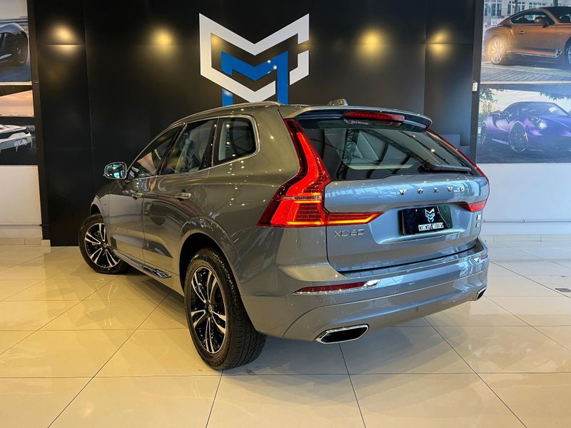 Volvo XC60 T-8 MOMENTUM 2.0 (HÃ­brido) 2020/2021 CONCEPT MOTORS PASSO FUNDO / Carros no Vale