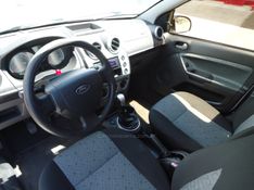 FORD FIESTA 1.6 ROCAM SE PLUS 8V 2014/2014 BOURSCHEID CARROS E MOTOS SANTA CLARA DO SUL / Carros no Vale