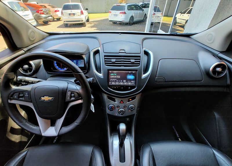 CHEVROLET TRACKER LTZ 1.8 16V 4×2 2015/2016 VALE AUTOMÓVEIS LAJEADO / Carros no Vale