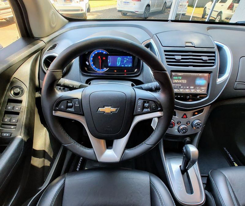 CHEVROLET TRACKER LTZ 1.8 16V 4×2 2015/2016 VALE AUTOMÓVEIS LAJEADO / Carros no Vale