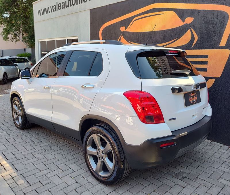 CHEVROLET TRACKER LTZ 1.8 16V 4×2 2015/2016 VALE AUTOMÓVEIS LAJEADO / Carros no Vale