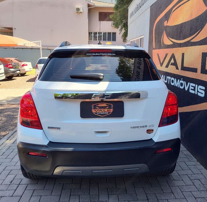 CHEVROLET TRACKER LTZ 1.8 16V 4×2 2015/2016 VALE AUTOMÓVEIS LAJEADO / Carros no Vale