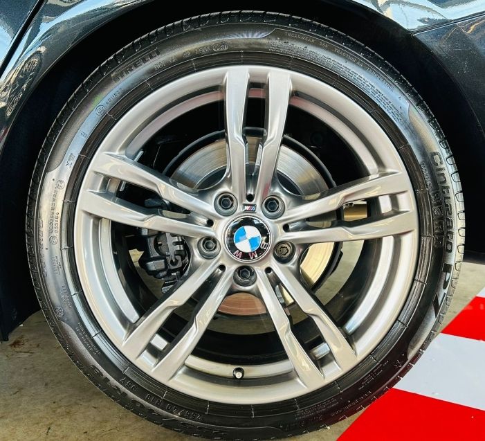 BMW 320i 2.0 M SPORT GP 16V TURBO ACTIVE FLEX 4P AUTOMÁTICO 2017/2017 CASTELLAN E TOMAZONI MOTORS CAXIAS DO SUL / Carros no Vale