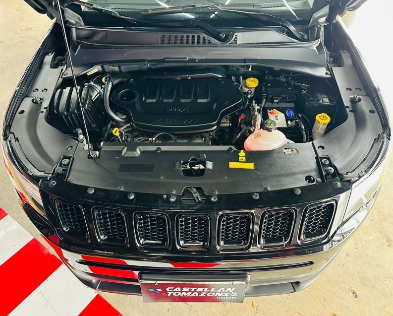 JEEP COMPASS 2.0 16V FLEX NIGHT EAGLE AUTOMÁTICO 2018/2018 CASTELLAN E TOMAZONI MOTORS CAXIAS DO SUL / Carros no Vale