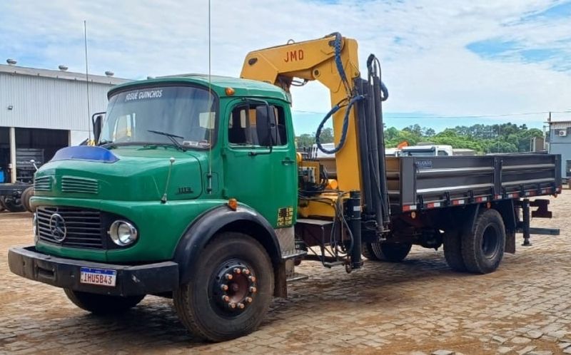 Mercedes-Benz 1113 MB 1113 Munck Caçamba 1972/1972 CAMINHÕES & CAMIONETAS PASSO FUNDO / Carros no Vale