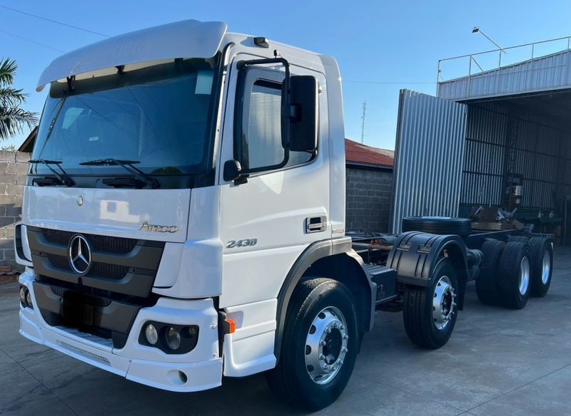 Mercedes-Benz Atego 2430 Bi Truck Chassi 2015/2016 CAMINHÕES & CAMIONETAS PASSO FUNDO / Carros no Vale