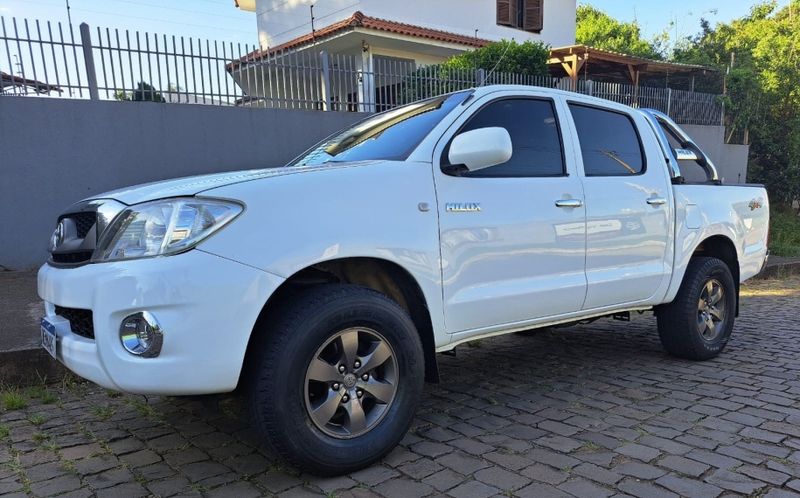 Toyota HILUX 2.5 STD 4X4 CD 16V TURBO DIESEL 4P MANUAL 2011/2011 CAMINHÕES & CAMIONETAS PASSO FUNDO / Carros no Vale