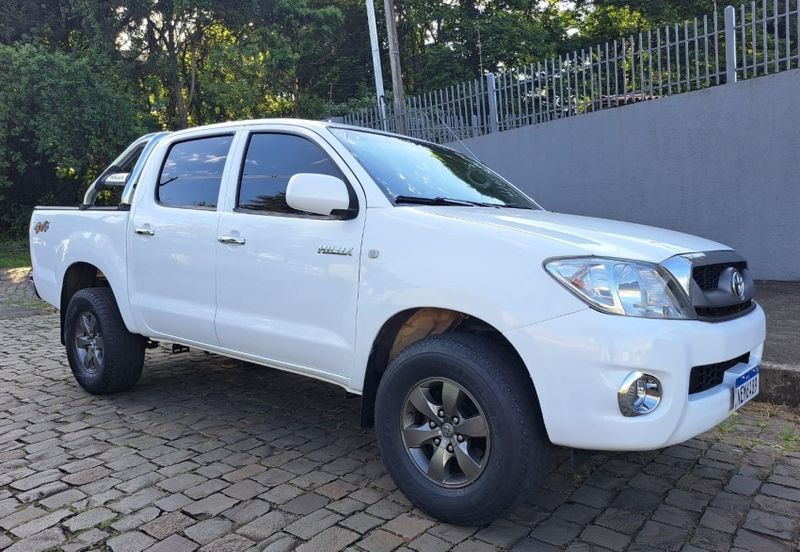 Toyota HILUX 2.5 STD 4X4 CD 16V TURBO DIESEL 4P MANUAL 2011/2011 CAMINHÕES & CAMIONETAS PASSO FUNDO / Carros no Vale