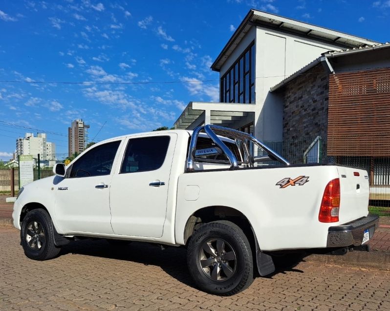 Toyota HILUX 2.5 STD 4X4 CD 16V TURBO DIESEL 4P MANUAL 2011/2011 CAMINHÕES & CAMIONETAS PASSO FUNDO / Carros no Vale