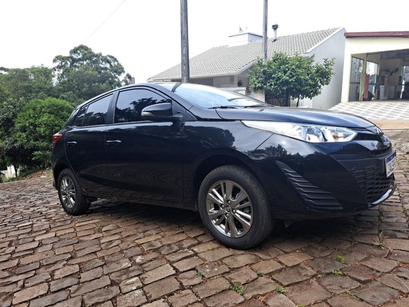 Toyota YARIS 1.5 16V FLEX XLS CONNECT MULTIDRIVE 2020/2021 CAMINHÕES & CAMIONETAS PASSO FUNDO / Carros no Vale