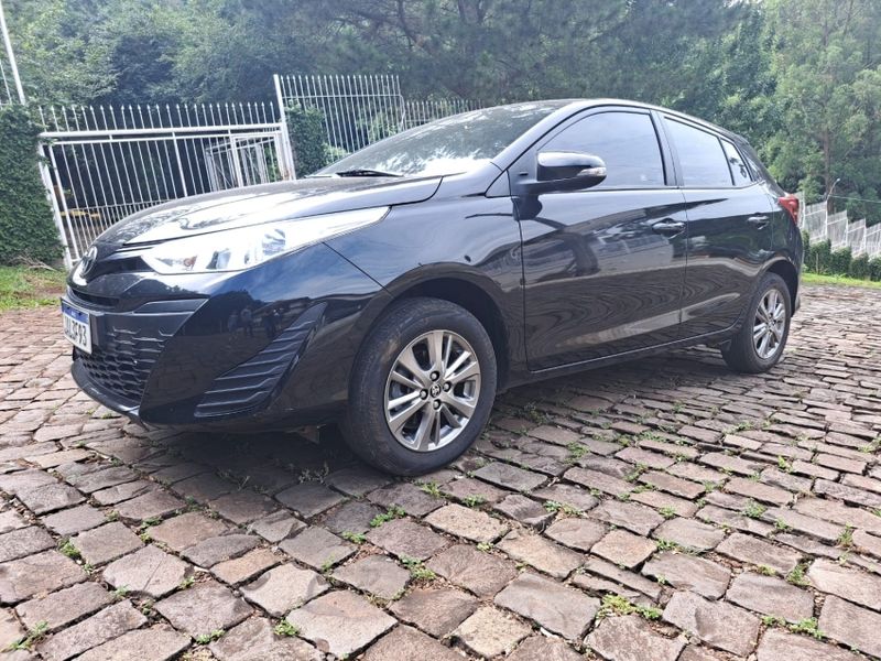 Toyota YARIS 1.5 16V FLEX XLS CONNECT MULTIDRIVE 2020/2021 CAMINHÕES & CAMIONETAS PASSO FUNDO / Carros no Vale