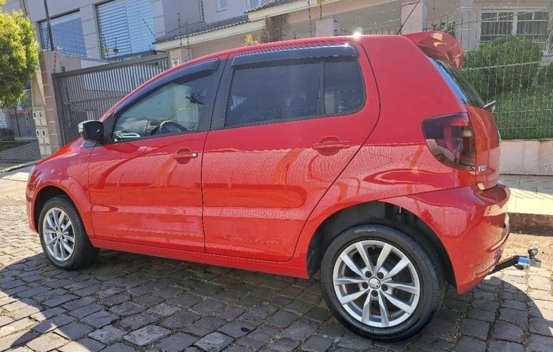 Volkswagen FOX 1.6 MI ROCK IN RIO 8V FLEX 4P MANUAL 2013/2014 CAMINHÕES & CAMIONETAS PASSO FUNDO / Carros no Vale