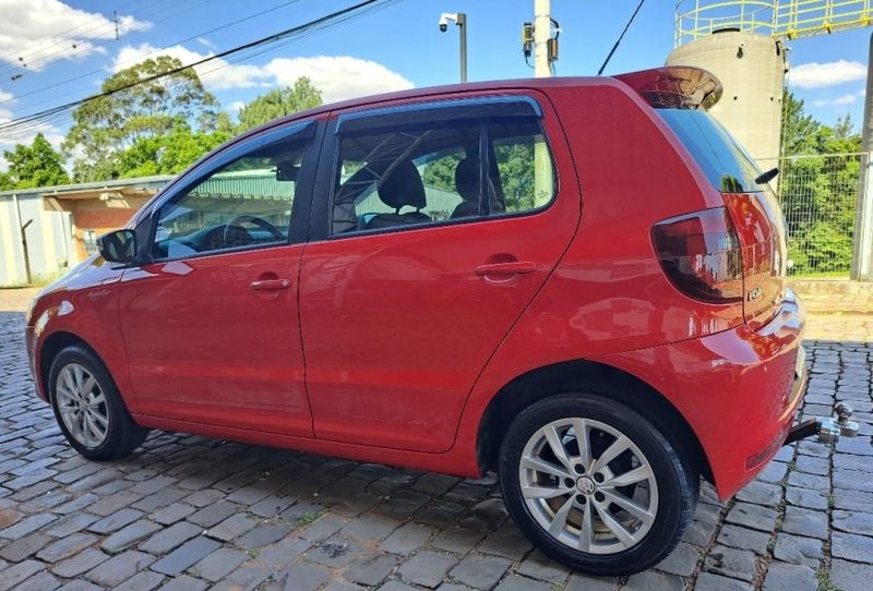 Volkswagen FOX 1.6 MI ROCK IN RIO 8V FLEX 4P MANUAL 2013/2014 CAMINHÕES & CAMIONETAS PASSO FUNDO / Carros no Vale