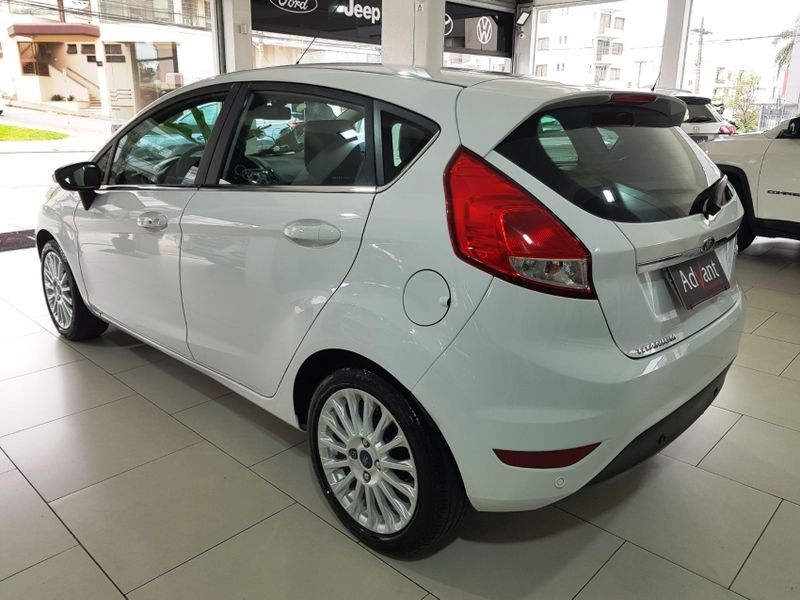 Ford FIESTA 1.6 TITANIUM HATCH 16V FLEX 4P POWERSHIFT 2017/2017 ADVANT AUTOMÓVEIS CAXIAS DO SUL / Carros no Vale