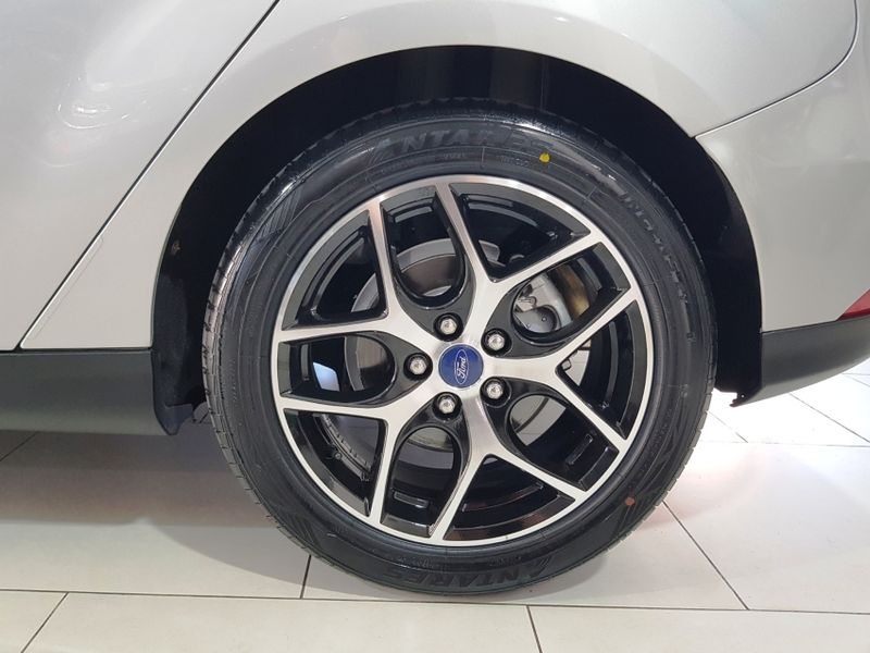 Ford FOCUS 2.0 TITANIUM 16V FLEX 4P POWERSHIFT 2017/2018 ADVANT AUTOMÓVEIS CAXIAS DO SUL / Carros no Vale