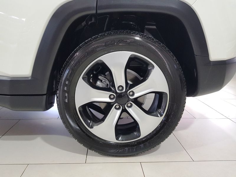 JEEP COMPASS 2.0 16V FLEX LONGITUDE AUTOMÁTICO 2018/2018 ADVANT AUTOMÓVEIS CAXIAS DO SUL / Carros no Vale