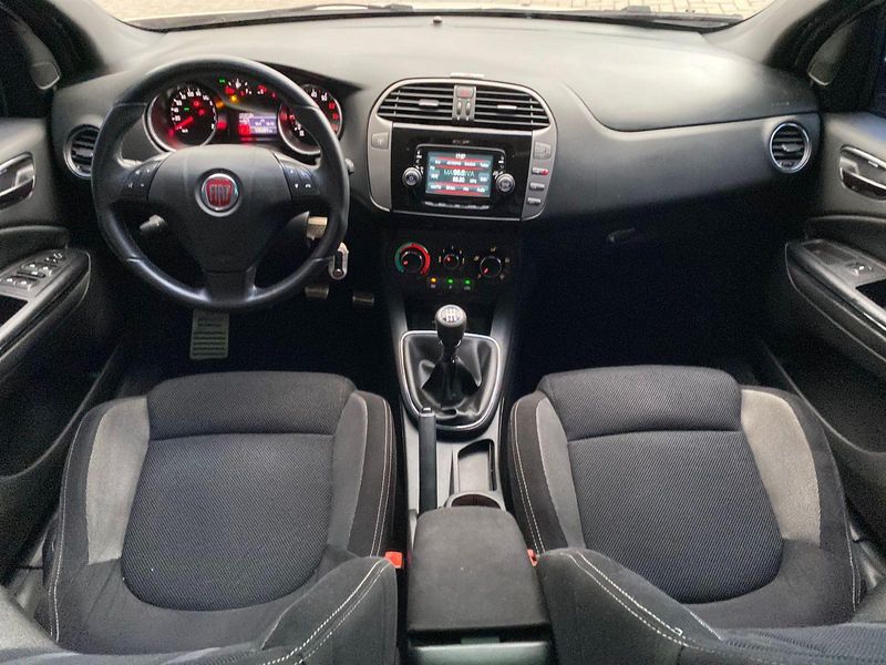 Fiat Bravo SPORTING 1.8 2015/2016 ENZO MULTIMARCAS CAXIAS DO SUL / Carros no Vale