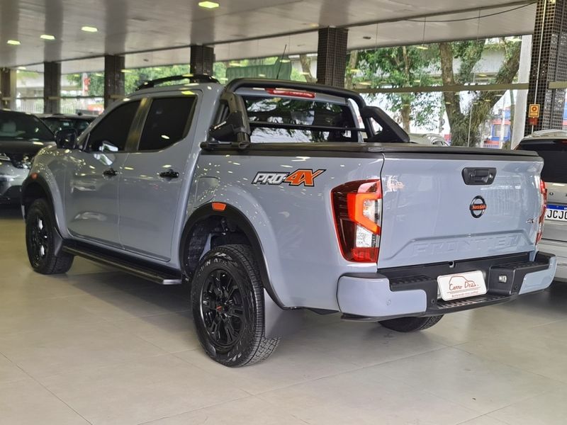 Nissan FRONTIER 2.3 16V TURBO DIESEL PRO4X CD 4X4 AUTOMÁTICO 2022/2023 CARRO DEZ NOVO HAMBURGO / Carros no Vale