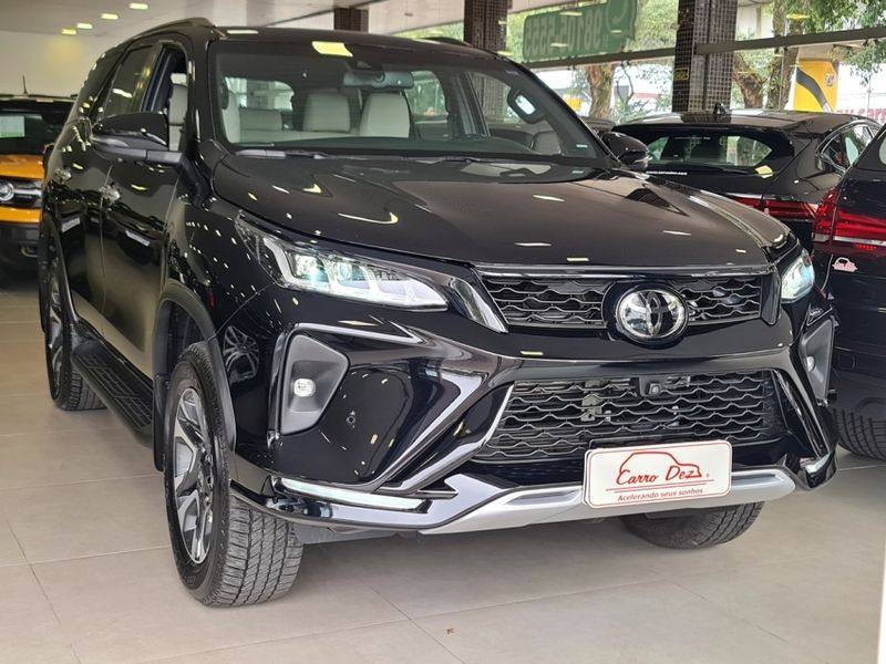 Toyota HILUX SW4 2.8 D-4D TURBO DIESEL DIAMOND 7L 4X4 AUTOMÁTICO 2022/2022 CARRO DEZ NOVO HAMBURGO / Carros no Vale