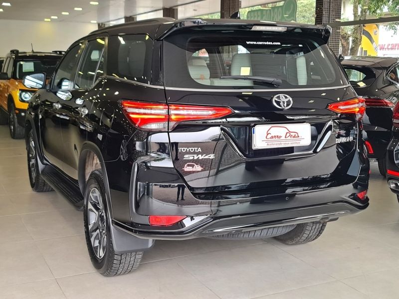 Toyota HILUX SW4 2.8 D-4D TURBO DIESEL DIAMOND 7L 4X4 AUTOMÁTICO 2022/2022 CARRO DEZ NOVO HAMBURGO / Carros no Vale