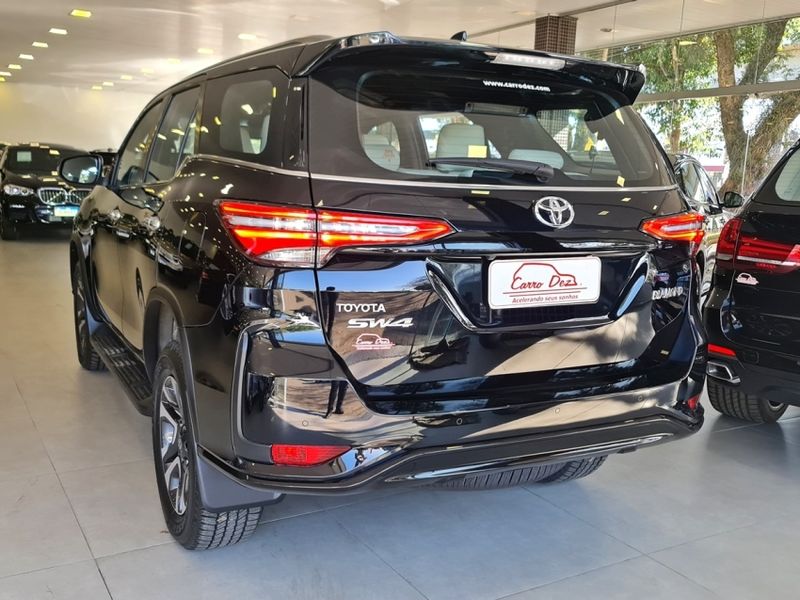 Toyota HILUX SW4 2.8 D-4D TURBO DIESEL DIAMOND 7L 4X4 AUTOMÁTICO 2023/2024 CARRO DEZ NOVO HAMBURGO / Carros no Vale