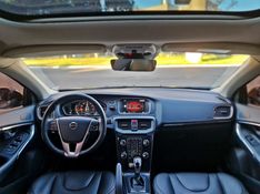 Volvo V40 2.0 T4 CROSS COUNTRY GASOLINA 4P AUTOMÁTICO 2017/2017 CARRO DEZ NOVO HAMBURGO / Carros no Vale