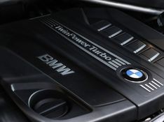 BMW X5 3.0 4X4 30D I6 TURBO DIESEL 4P AUTOMÁTICO 2016/2017 VIA BELLA VEÍCULOS ESPECIAIS CAXIAS DO SUL / Carros no Vale