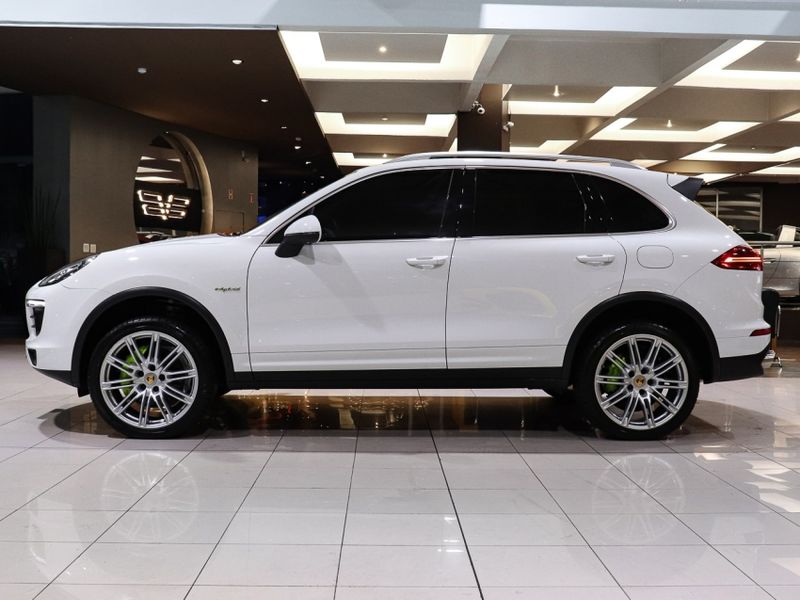 Porsche CAYENNE 3.0 S V6 HÍBRIDO 4P TIPTRONIC 2016/2017 VIA BELLA VEÍCULOS ESPECIAIS CAXIAS DO SUL / Carros no Vale